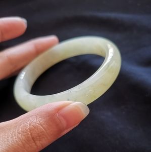 Xiu Jade bangle bracelet - icy variant (岫玉)
